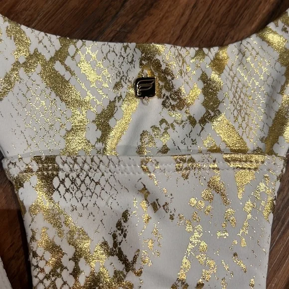 Fabletics On The Go Midi Medium Impact Sports Bra - Picture 11 of 15